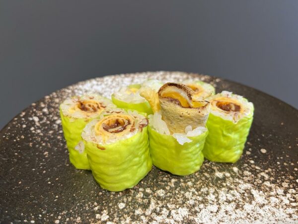 Hosomaki z tamago i nutellą w papierze sojowym