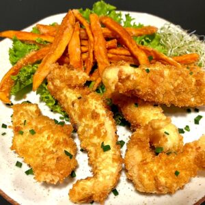 Tori panko – kurczak w delikatnej panierce z frytkami z batatów