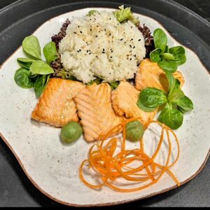 Sake grill – grillowany łosoś z ryżem
